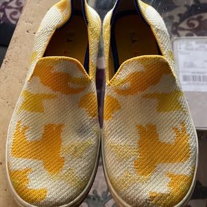 Washable yellow camo Rothy’s size 4
